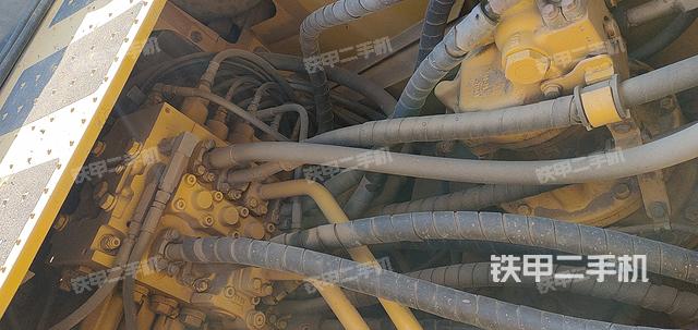 回轉(zhuǎn)馬達和主控閥（整機外觀）