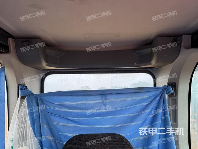 后窗玻璃角标（驾驶室部分）