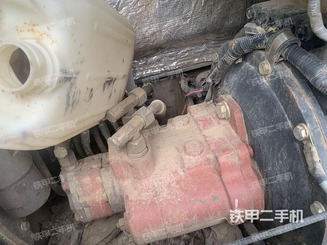 液壓泵艙室正面整體(整機外觀) 液壓泵艙室正面整體(整機外觀)