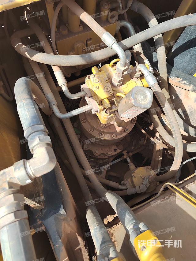 回转马达和主控阀（整机外观）