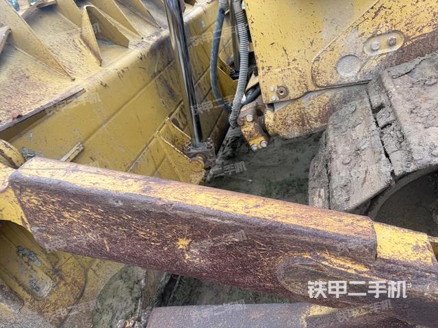 左側(cè)履帶全景(推土機(jī)底盤(pán)及工作裝置) 左側(cè)履帶全景(推土機(jī)底盤(pán)及工作裝置)