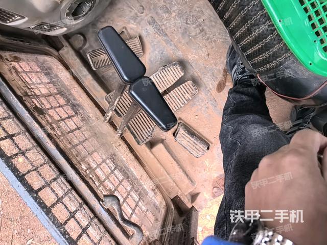 右侧玻璃角标（驾驶室部分）