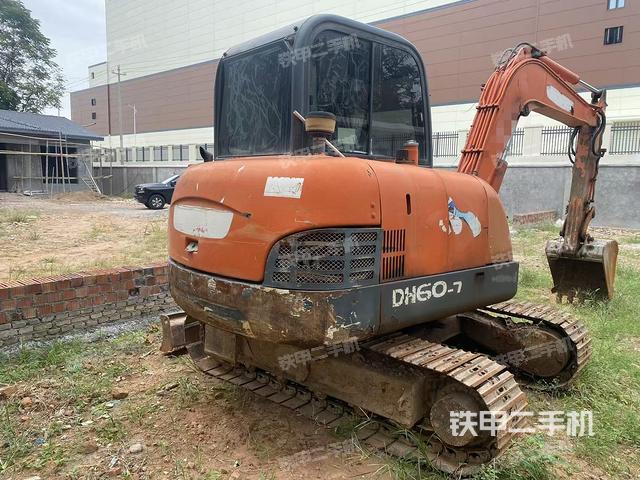 整機(jī)右后45°(整機(jī)外觀) 整機(jī)右后45°(整機(jī)外觀)
