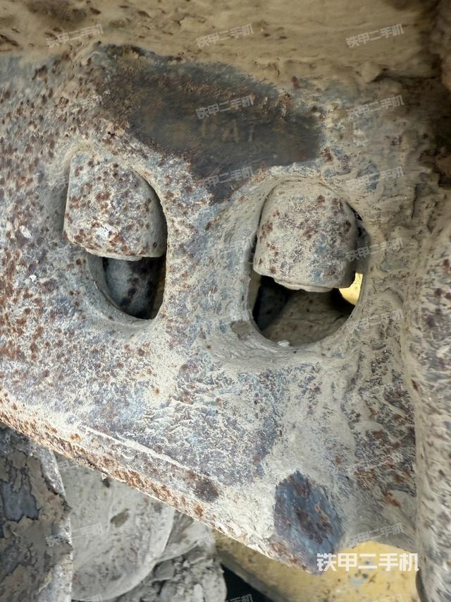 右引導(dǎo)輪(推土機(jī)底盤(pán)及工作裝置) 右引導(dǎo)輪(推土機(jī)底盤(pán)及工作裝置)