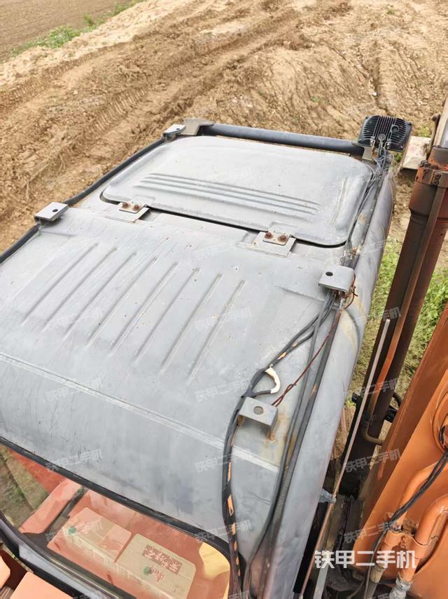 驾驶室顶部（整机外观）