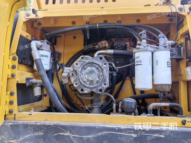 液壓泵艙室正面整體(整機(jī)外觀) 液壓泵艙室正面整體(整機(jī)外觀)