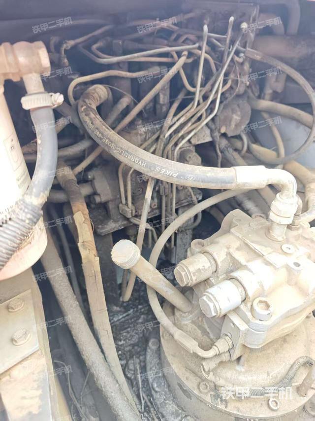 回转马达和主控阀（整机外观）