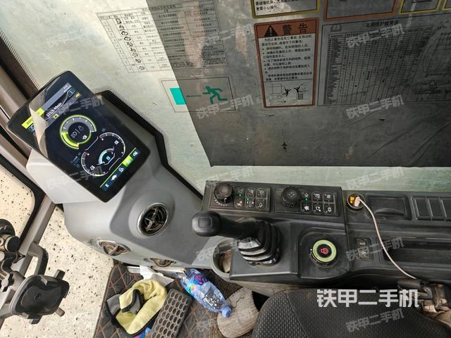 座椅左側(cè)控制臺(tái)/音響/含左手柄(駕駛室部分) 座椅左側(cè)控制臺(tái)/音響/含左手柄(駕駛室部分)
