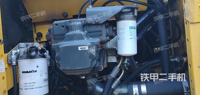 液压泵舱室正面整体(整机外观) 液压泵舱室正面整体(整机外观)