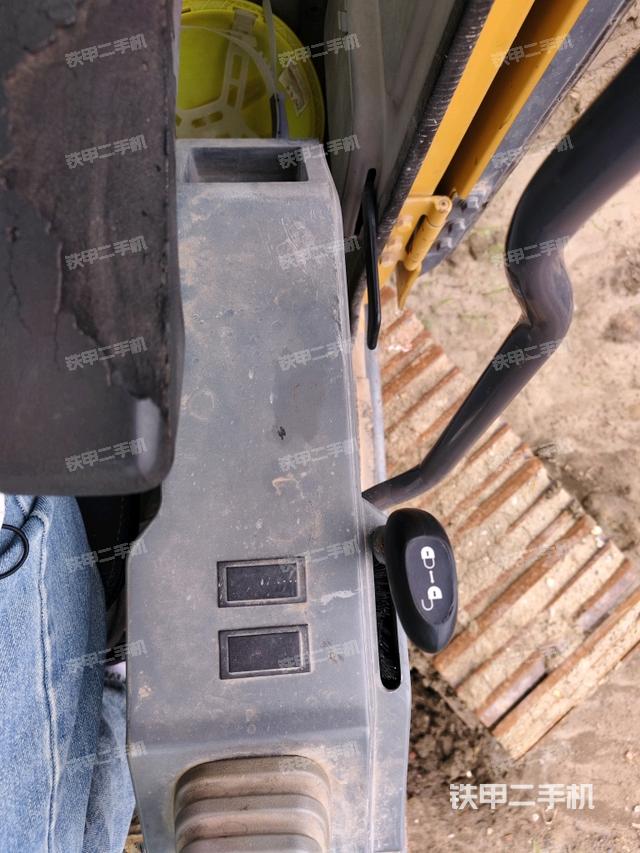 座椅左侧控制台/音响/含左手柄（驾驶室部分）