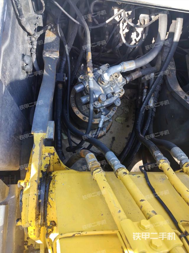 回转马达和主控阀（整机外观）