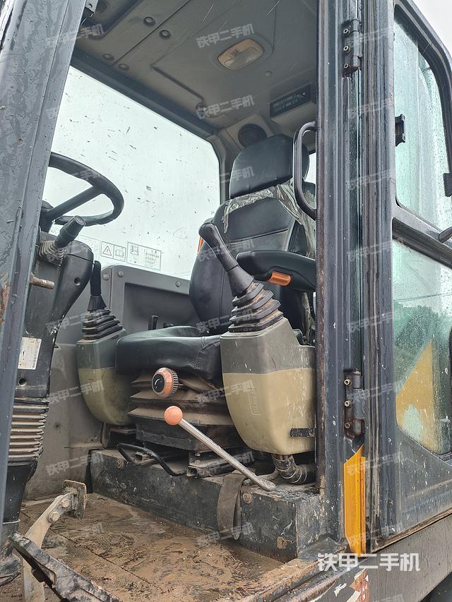 驾驶室整体（整机外观）