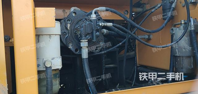 液壓泵艙室正面整體（整機(jī)外觀）