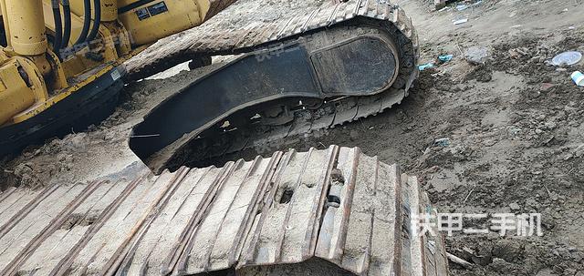 单侧履带整体(整机外观) 单侧履带整体(整机外观)