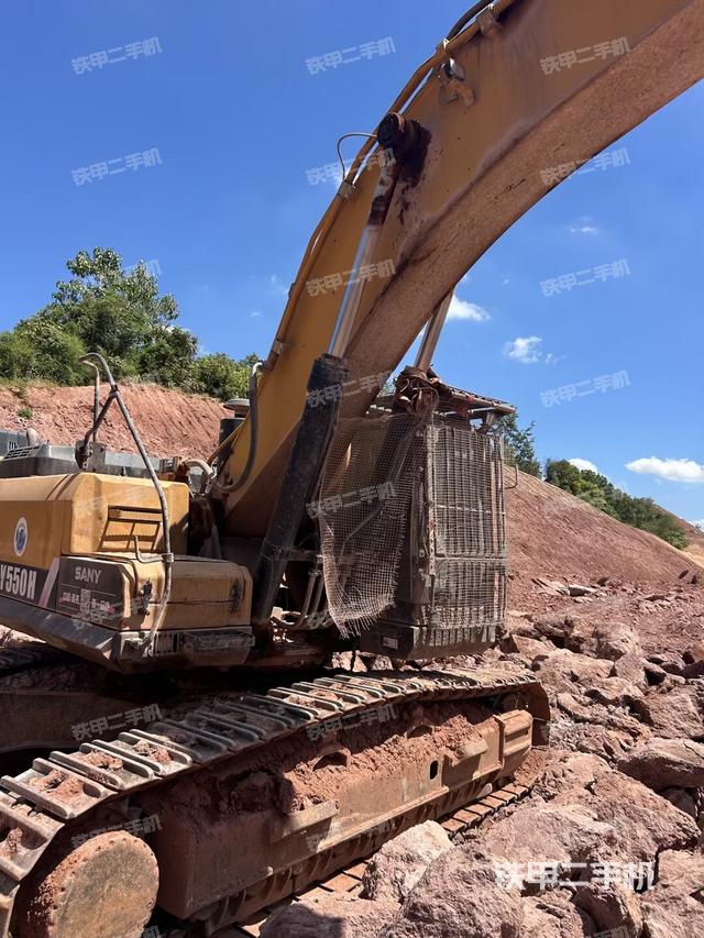 大臂油缸整体 竖拍（工作和回转装置）