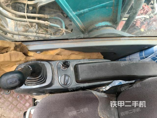 座椅左側(cè)控制臺(tái)/音響/含左手柄(駕駛室部分) 座椅左側(cè)控制臺(tái)/音響/含左手柄(駕駛室部分)