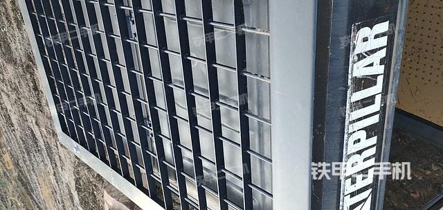 驾驶室顶部（整机外观）