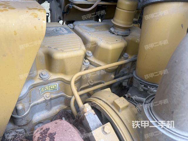 風(fēng)扇及皮帶(推土機(jī)發(fā)動(dòng)機(jī)艙) 風(fēng)扇及皮帶(推土機(jī)發(fā)動(dòng)機(jī)艙)