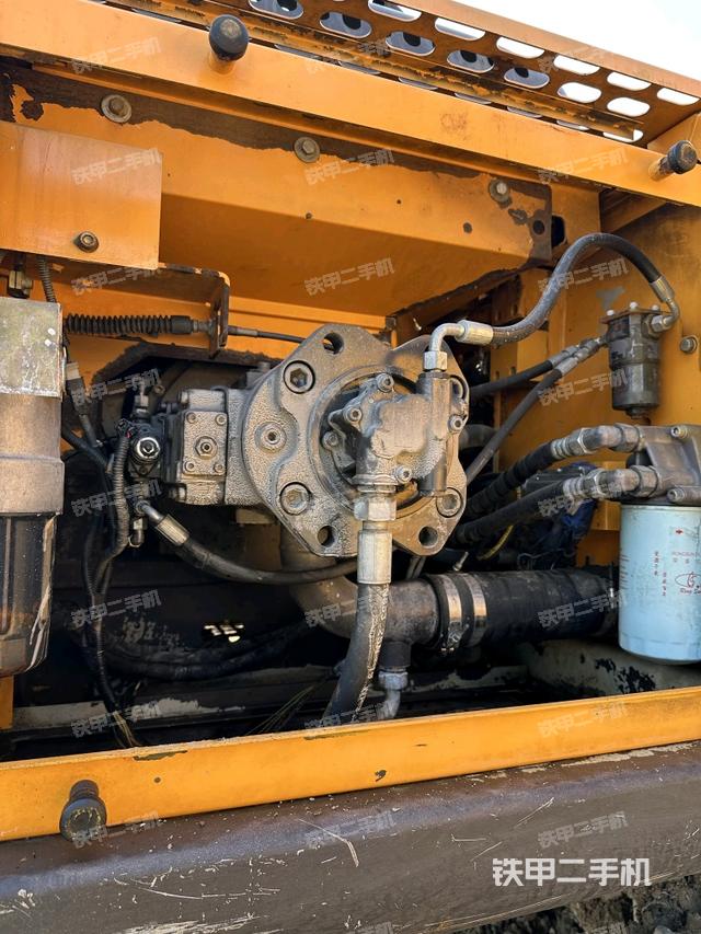 液壓泵艙室正面整體(整機(jī)外觀) 液壓泵艙室正面整體(整機(jī)外觀)