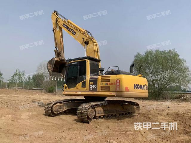 小松PC240LC-8M0挖掘机