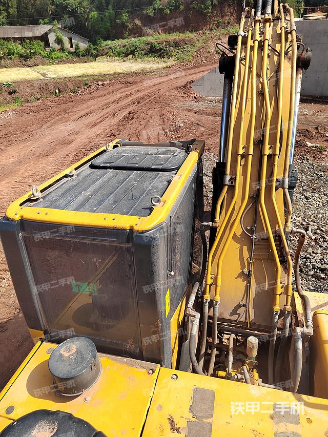 驾驶室顶部（整机外观）