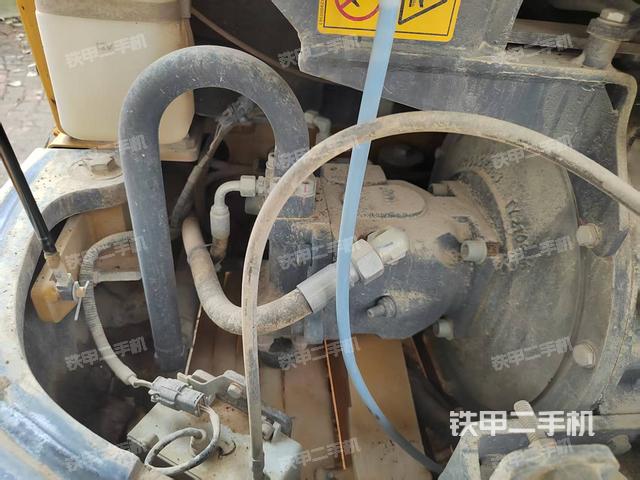 液壓泵艙室正面整體(整機外觀) 液壓泵艙室正面整體(整機外觀)