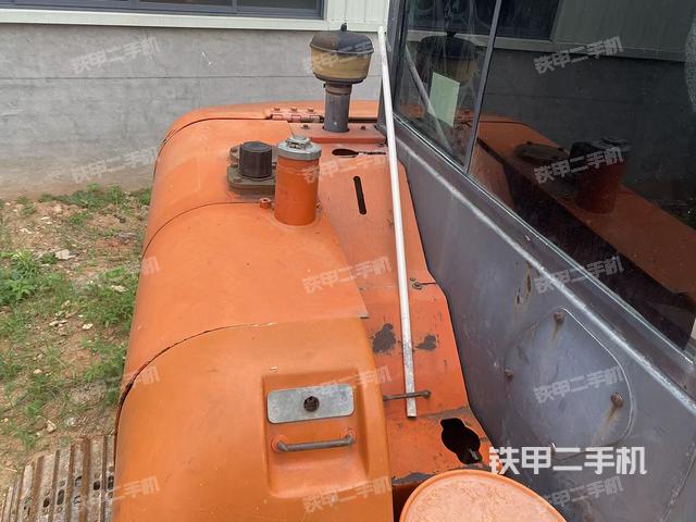 回轉(zhuǎn)馬達(dá)和主控閥(整機(jī)外觀) 回轉(zhuǎn)馬達(dá)和主控閥(整機(jī)外觀)
