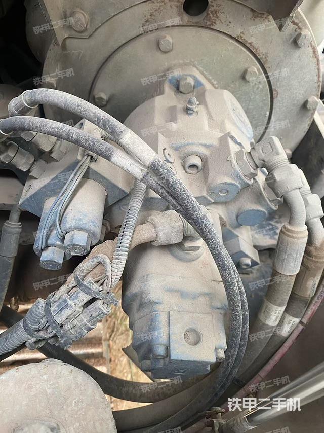 液壓泵艙室正面整體(整機(jī)外觀) 液壓泵艙室正面整體(整機(jī)外觀)