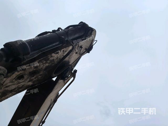 大臂油缸整体 竖拍（工作和回转装置）