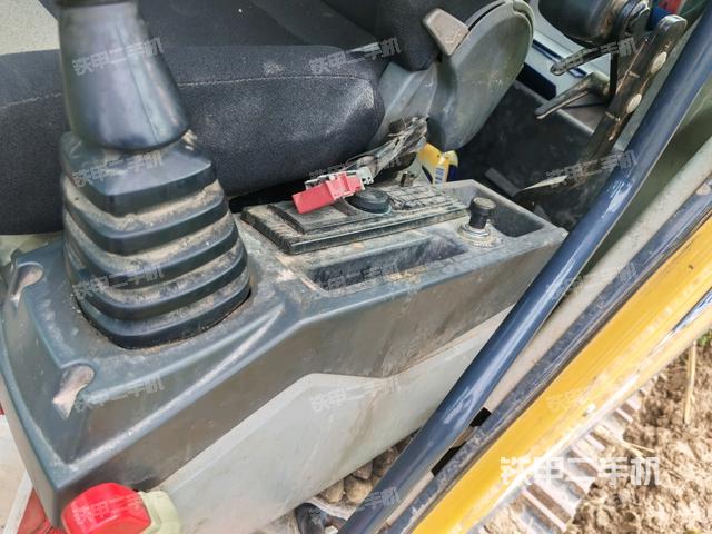 座椅左侧控制台/音响/含左手柄（驾驶室部分）