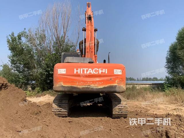 駕駛室頂部(整機(jī)外觀) 駕駛室頂部(整機(jī)外觀)
