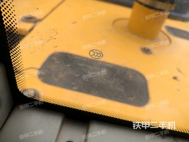 后窗玻璃角標(駕駛室部分) 后窗玻璃角標(駕駛室部分)