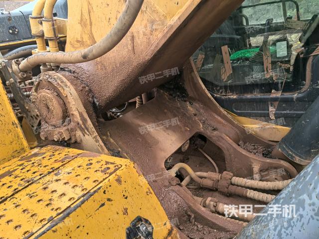 大臂背部俯视（工作和回转装置）