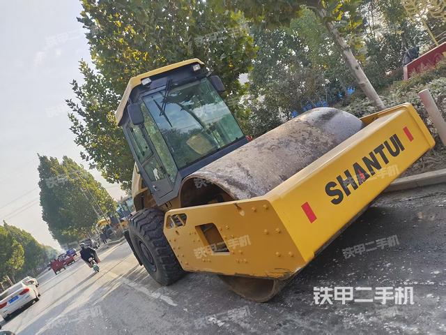 整機(jī)右側(cè)(設(shè)備外觀及核心部件) 整機(jī)右側(cè)(設(shè)備外觀及核心部件)