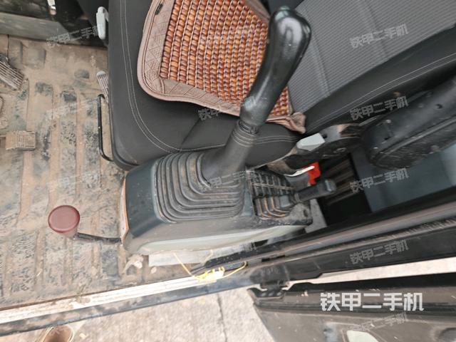 座椅左側控制臺/音響/含左手柄（駕駛室部分）