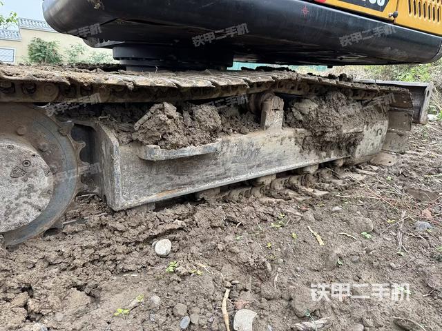 單側(cè)履帶整體(整機外觀) 單側(cè)履帶整體(整機外觀)