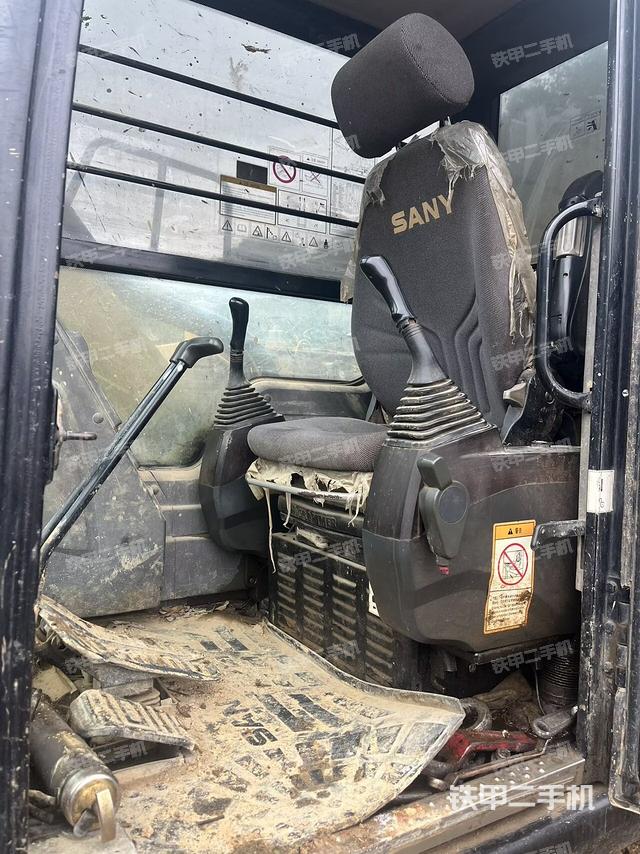 顶棚整体(驾驶室部分) 顶棚整体(驾驶室部分)