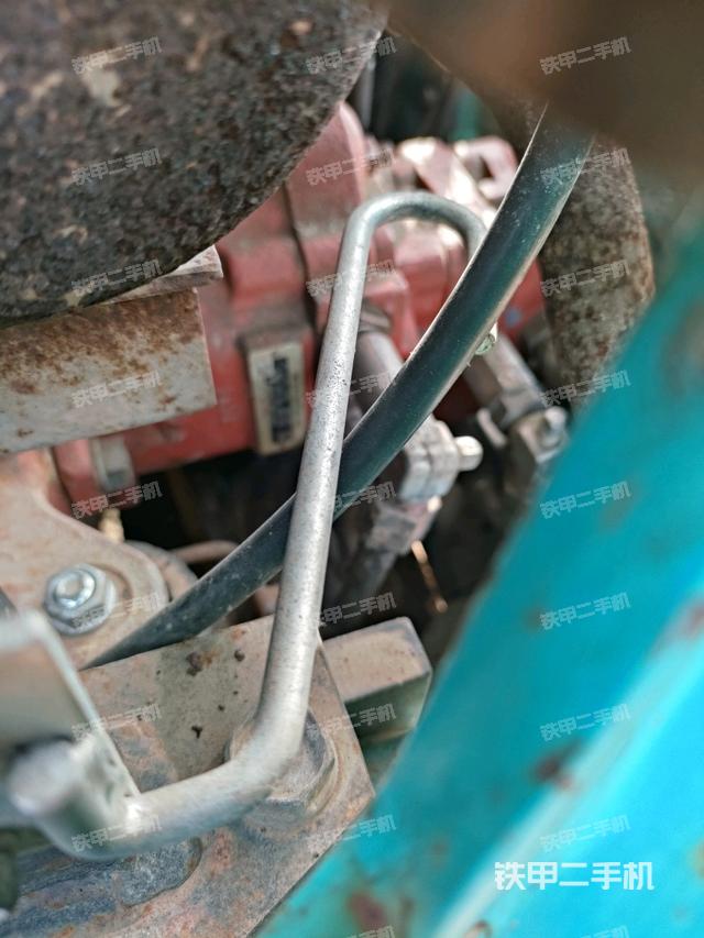 液壓泵艙室正面整體(整機外觀) 液壓泵艙室正面整體(整機外觀)