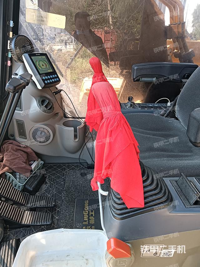 驾驶室整体（整机外观）