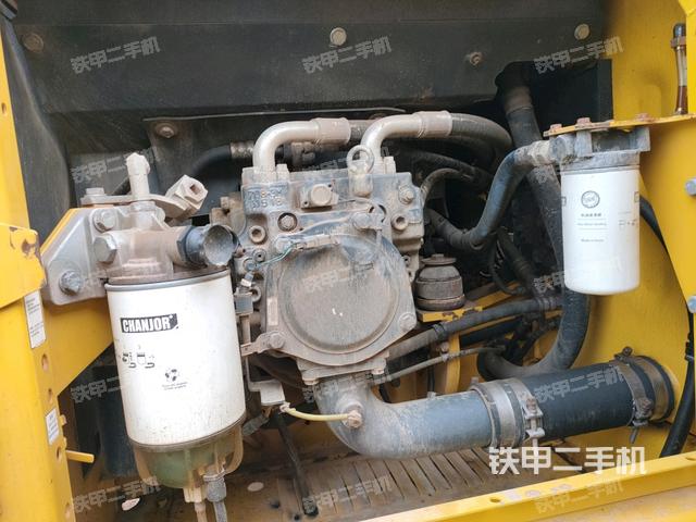 液壓泵艙室正面整體(整機(jī)外觀) 液壓泵艙室正面整體(整機(jī)外觀)