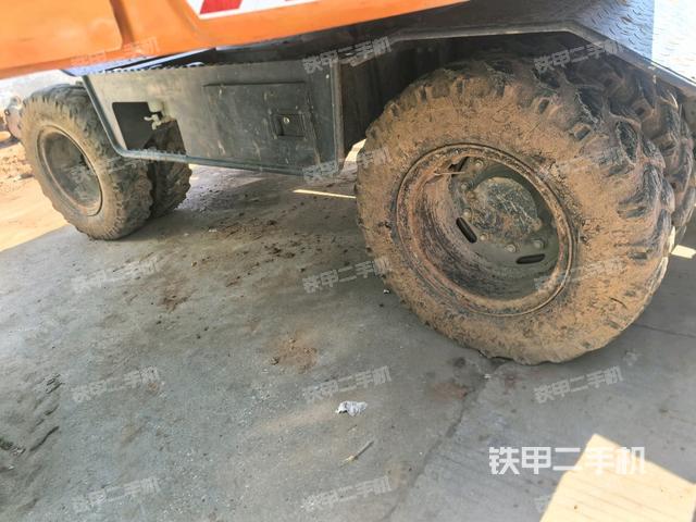 单侧履带整体(整机外观) 单侧履带整体(整机外观)