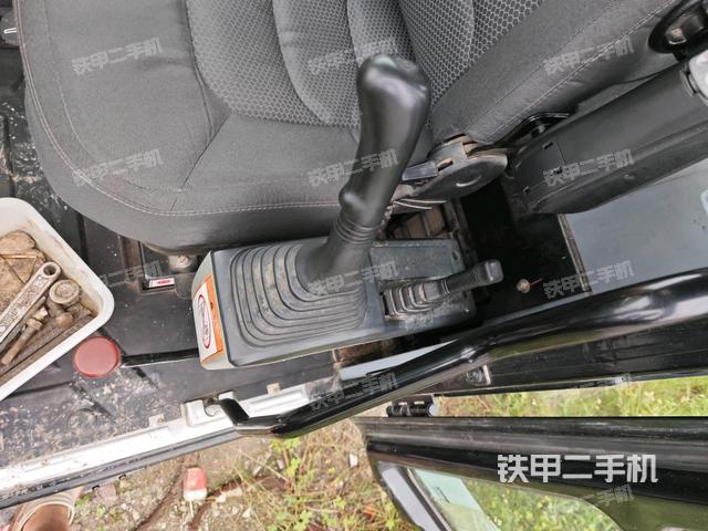 座椅左侧控制台/音响/含左手柄（驾驶室部分）