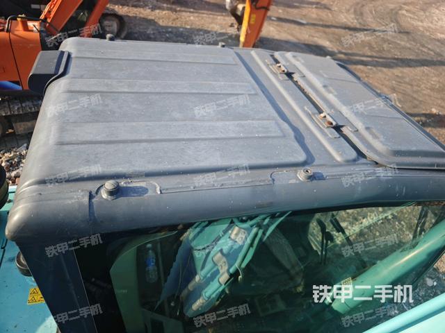 驾驶室顶部（整机外观）