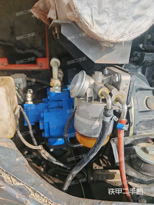 液壓泵艙室正面整體(整機(jī)外觀) 液壓泵艙室正面整體(整機(jī)外觀)