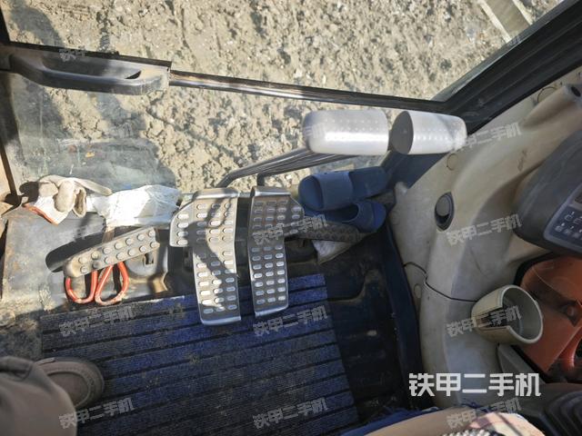 后窗玻璃角标（驾驶室部分）