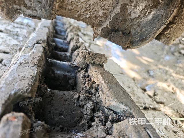 右导向轮(行走机构) 右导向轮(行走机构)