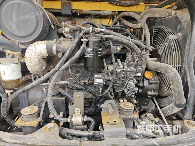 發(fā)動(dòng)機(jī)室（上車(chē)部件）