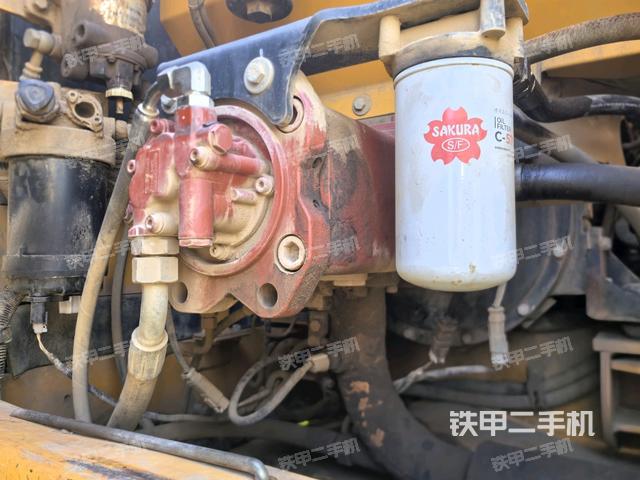 液壓泵艙室正面整體(整機(jī)外觀) 液壓泵艙室正面整體(整機(jī)外觀)
