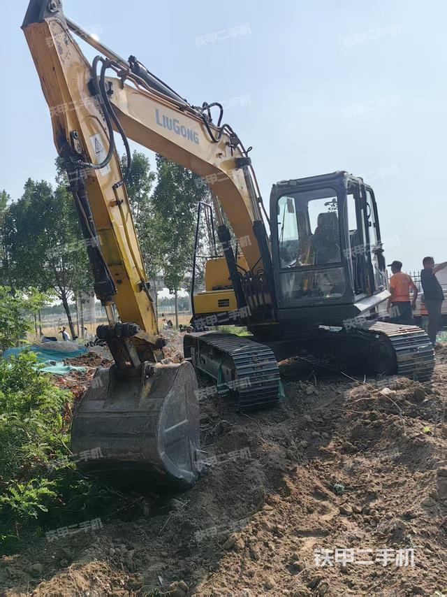 驾驶室整体(整机外观) 驾驶室整体(整机外观)