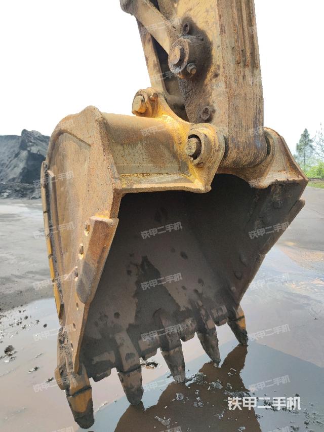 铲斗右后整体（工作和回转装置）